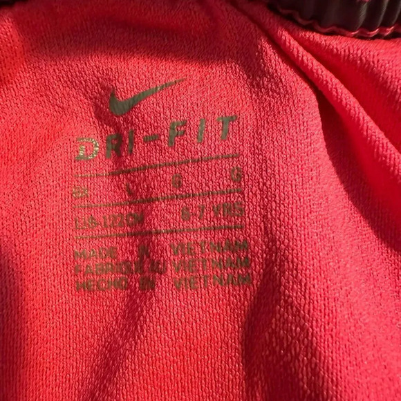 Nike dri-fit girls size 6-7 hot pink and grey shorts - Picture 2 of 3
